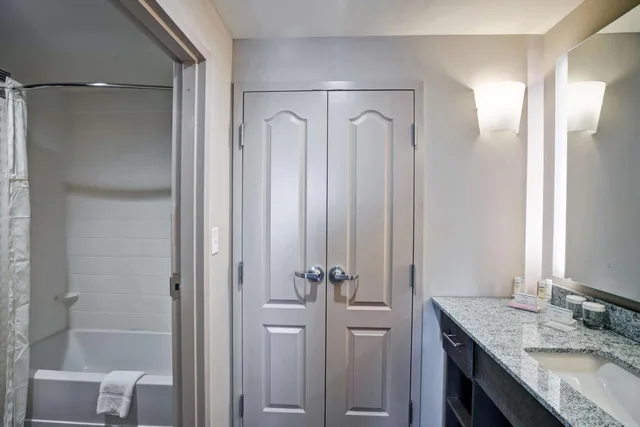 جناح بسريرين كوين بغرفة نوم واحدة مع أريكة، Homewood Suites by Hilton Nashville Franklin Cool Springs 4/5