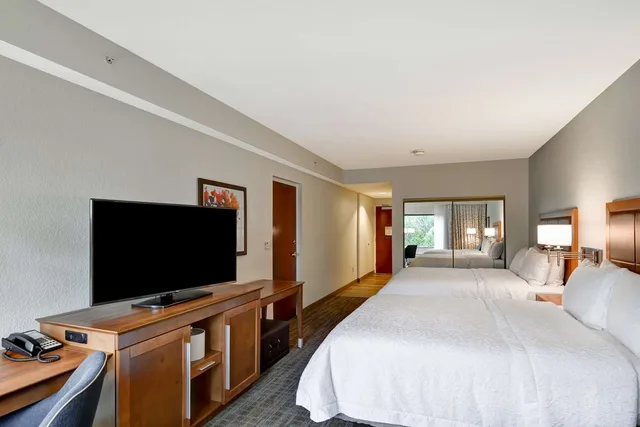 Room, 2 Queen Beds, Sofa, Hampton Inn Palm Beach Gardens 2/3