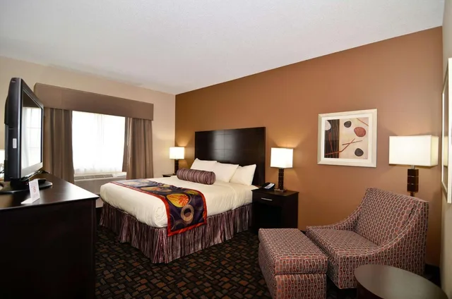 جناح بسرير كينج بجاكوزي، Best Western Plover-Stevens Point Hotel & Conference Ctr 4/10