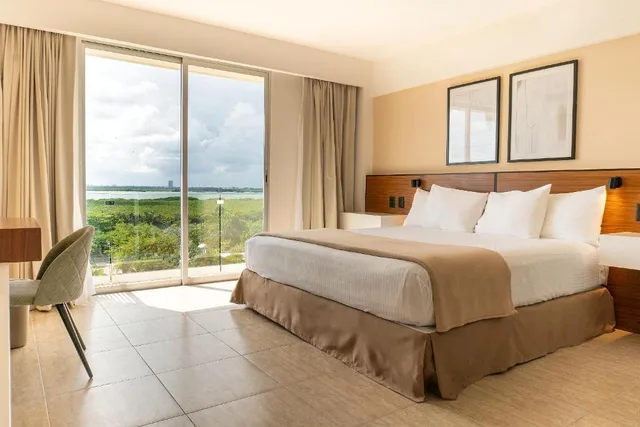 غرفة كلوب قياسية بسرير كينج، Calypso Cancun Hotel 1/3