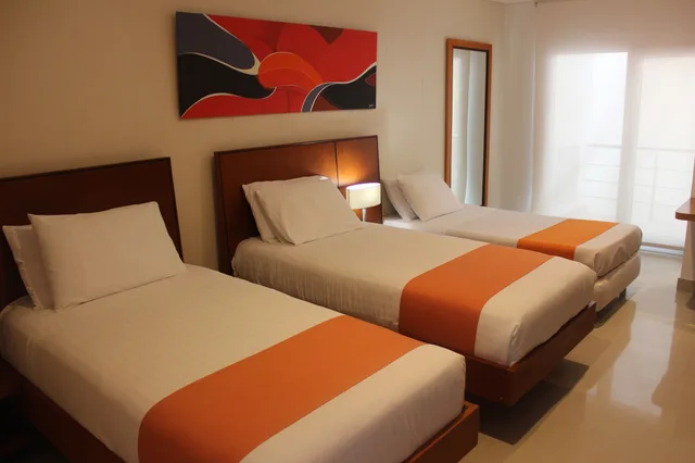 غرفة قياسية ثلاثية بسرير كوين وسرير فردي، Hotel Atrium Plaza 1/7