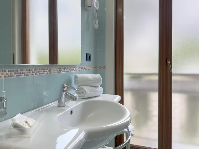 غرفة رباعية بإطلالة على الجبل بشرفة في الملحق، Hotel Marad 6/9