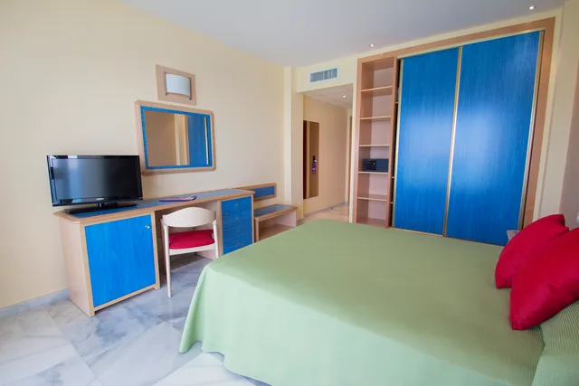 Room, Twin Beds, Hotel Servigroup Galua 7/10