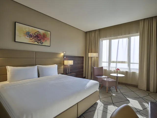 غرفة بسرير كينج لذوي الإعاقة، ورجا هوتيل أل نور(Wirgan Al Noor, Tapestry Collection by Hilton) 2/5