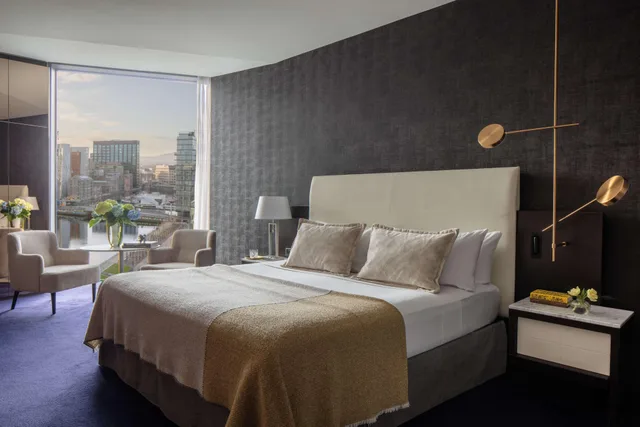 غرفة بريميوم غراند بإطلالة على القناة، Anantara The Marker Dublin Hotel 1/9