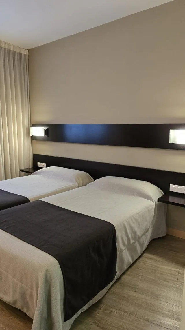 غرفة ديلوكس بسرير مزدوج أو سريرين منفصلين، Blu Hotel Pamplona 1/6