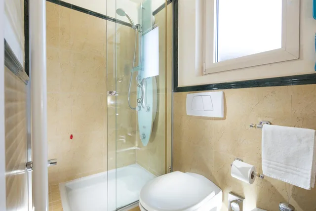غرفة بسرير كوين بجاكوزي، Doria Park Hotel 7/8