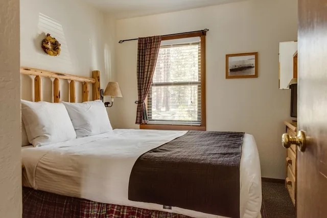 1 Bedroom, Cottage, Twin Beds, Mountain Side، Franciscan Lakeside Lodge 2/3