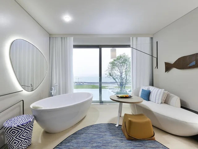 Ocean, King Bed, Ocean Front، Veranda Resort Pattaya Na Jomtien - MGallery 5/9