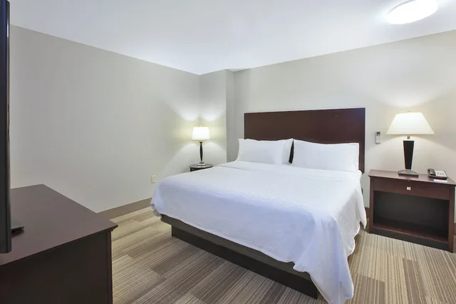 Suite, 2 Queen Beds, Extra Floor Space, Sofa، Holiday Inn Express Hotel Suites Niles 2/6