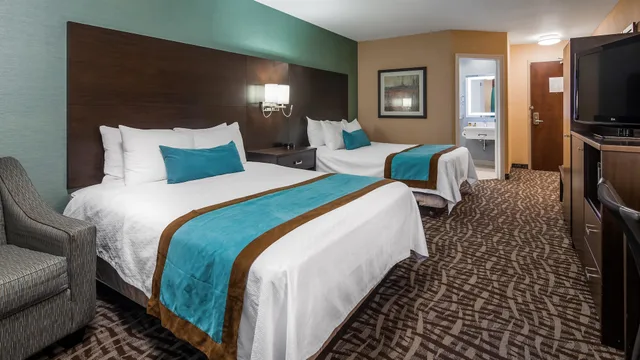 Premium, 2 Queen Beds, Best Western Plus Barrie 2/3