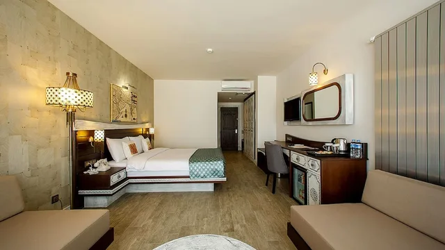 غرفة عائلية رباعية بسرير مزدوج وسريرين منفصلين بشرفة، Assos Barbarossa Hotel 4/10