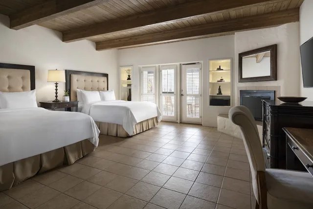 Deluxe, 2 Queen Beds, Pool Side، La Casa Del Zorro Desert Resort & Spa 1/2