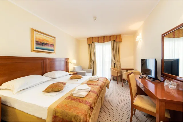 غرفة قياسية بسرير مزدوج بإطلالة على المتنزه مع أريكة، Hotel Bella Vista 1/5