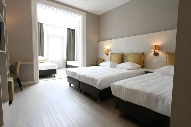 Family, Single Bed, Apple Inn 2/2
