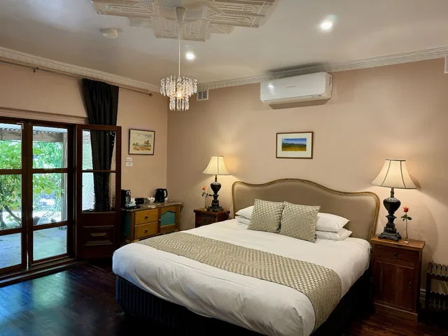 Suite, King Bed, Jacobs Creek Retreat at Moorooroo Park 1/2
