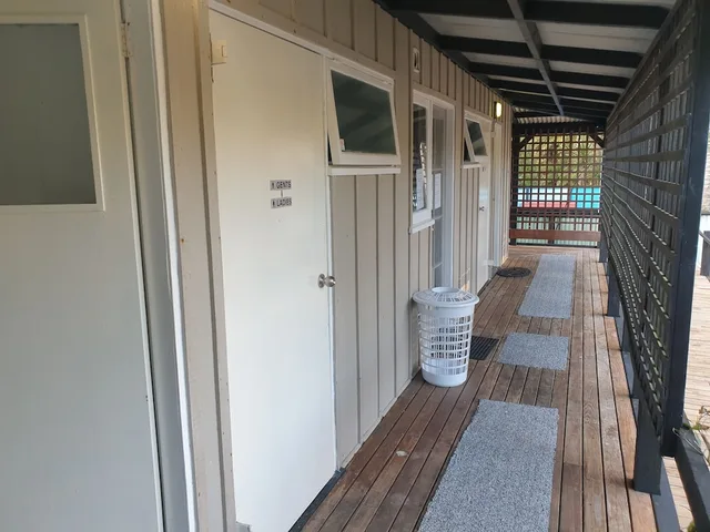 غرفة بسريرين منفصلين بحمام مشترك، Woodlands Motel &amp; Conference Venue 1/1