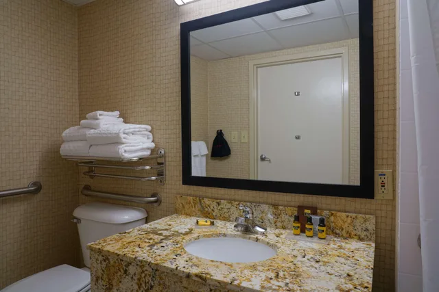 غرفة، Best Western Plus Morristown Conference Center 7/9