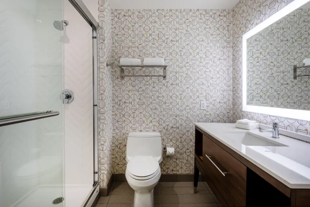 غرفة بسرير مزدوج لذوي الإعاقة، Holiday Inn Long Island - Islip Arpt East 4/4