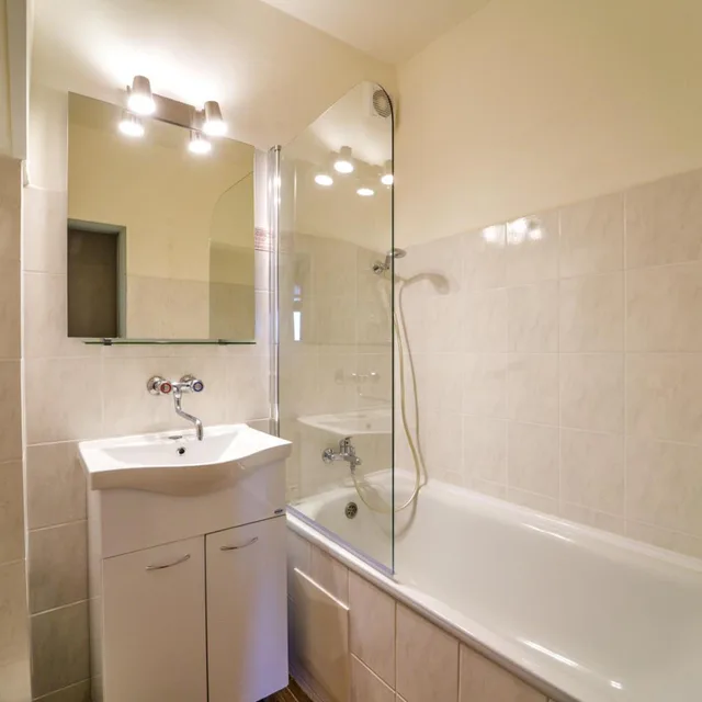 غرفة ثلاثية بسرير فردي، Hotel Charles Central 8/10