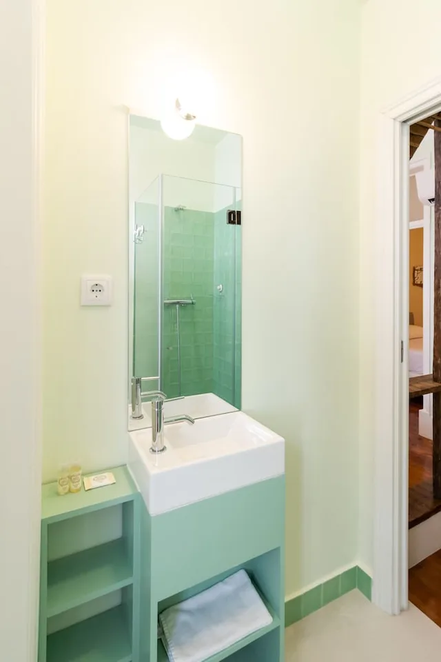 Deluxe, Queen Bed, Private Bathroom, 1898 Home and Suites 6/6