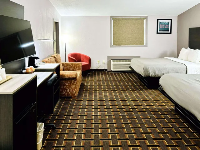 Deluxe, 2 Queen Beds, Quality Inn Raynham - Taunton 5/10