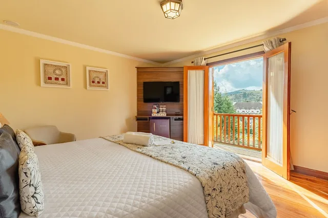 غرفة ديلوكس ثلاثية بسرير كوين وسرير فردي بشرفة، Pousada Villa D'biagy 1/6