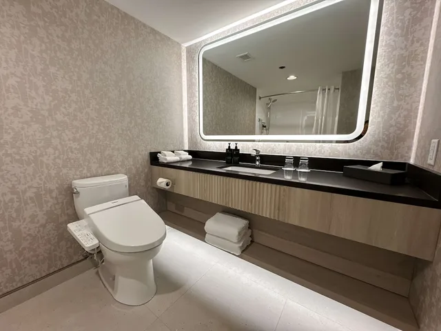Coast, Premium, Queen Bed، Coast Victoria Hotel Marina By Apa 8/8