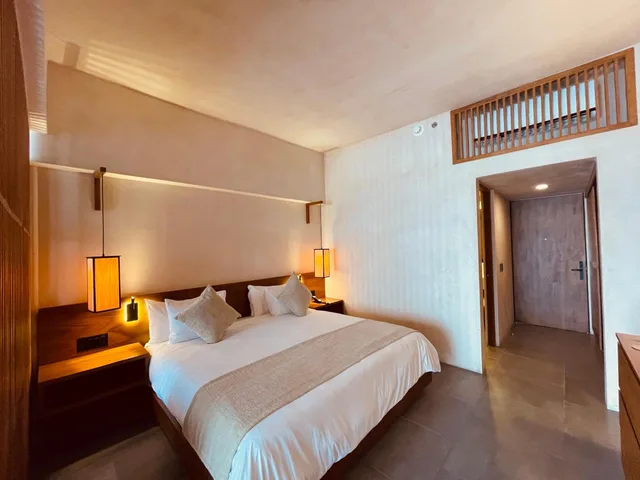 جناح بسرير كوين، Hive Cancun 1/8