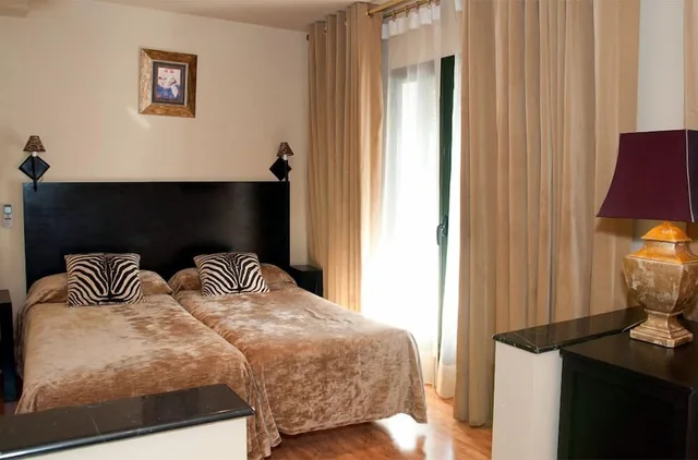 غرفة سوبيريور بسرير مزدوج، Hostal Tres Soles 1/3