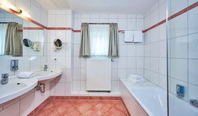 Junior Suite, Double Bed, Sofa, Hotel Am See 1/2