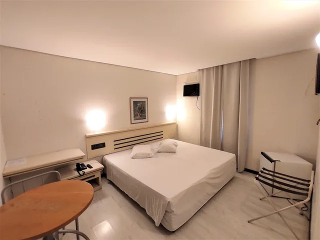 غرفة قياسية بسرير كوين، Hotel Granville 4/10