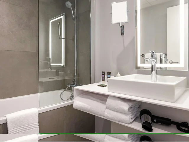 غرفة كلاسيكية بسرير مزدوج مع أريكة، Novotel Annecy Centre 2/2