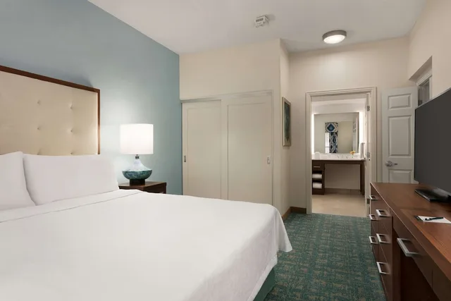 جناح بسرير كينج مع أريكة، Homewood Suites Fort Myers at the Bell Tower Shops 1/5
