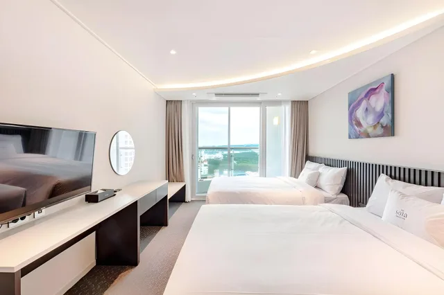 Superior, Family, 2 Double Beds, Partial City View، Sota Suite Yangyang Granbay 1/1