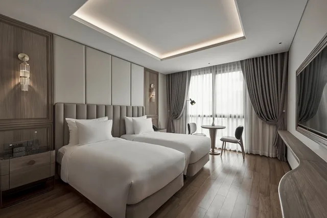 Connecting, Deluxe, King and Twin Beds, La Siesta Premium Sai Gon 2/5
