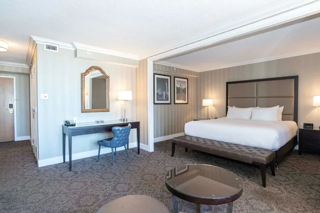 Grand, Premium, King Bed, Top Floor, Sandman Signature Edmonton Downtown Hotel 4/6