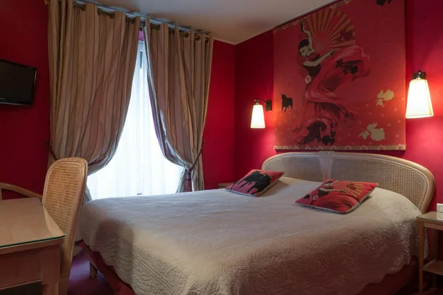 Room, 1 Queen and 1 Double Bed, Neuilly Park 4/4