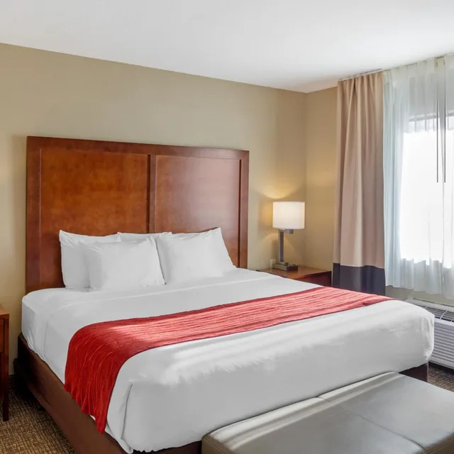 جناح بسرير كينج بغرفتي نوم لذوي الإعاقة، Comfort Inn & Suites Rocklin - Roseville 1/2
