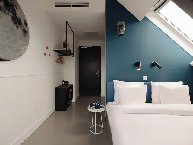 غرفة صغيرة بسرير كوين، Conscious Hotel Westerpark 4/6