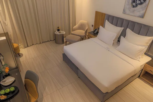 Standard, King Bed, Four Points by Sheraton Hafar Al Batin 2/2