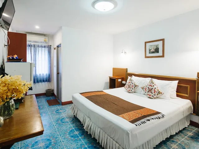 Room, King Bed, No Balcony, Small, Rendezvous Oldtown Chiangmai (SHA Extra Plus) 2/6