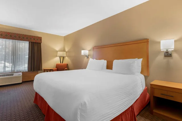 جناح بسرير كينج، Best Western Plus Olympic Inn 1/4