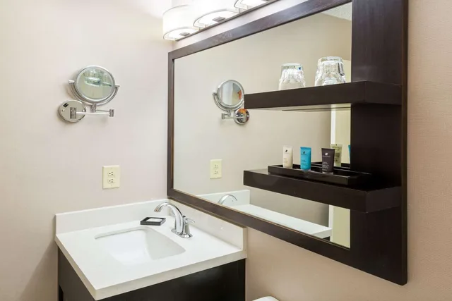 غرفة تنفيذية بسريرين مزدوجين، Sonesta Atlanta Airport North 6/7