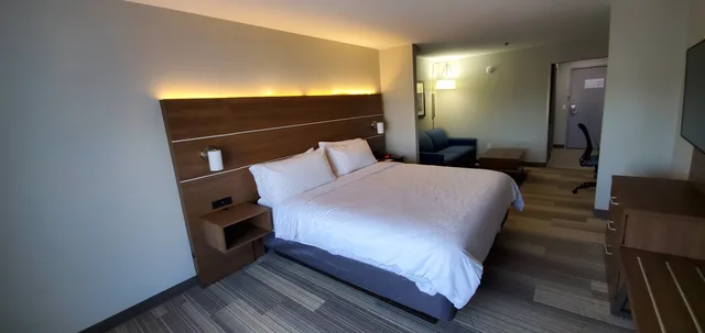 جناح بسرير كينج، Holiday Inn Express Hotel And Suites Kinston 1/5