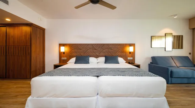 غرفة عائلية بسريرين مزدوجين بإطلالة على البحر، Riu Montego Bay - Adults Only - All Inclusive 1/5