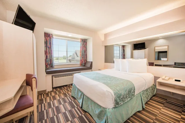 غرفة بسرير كوين لذوي الإعاقة، Microtel Inn & Suites by Wyndham Claremore 1/5