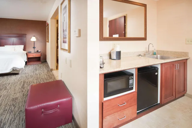 جناح استوديو بسرير كينج مع أريكة، Hampton Inn & Suites Greensburg 1/1