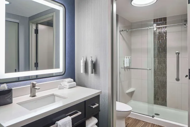 جناح ركني بسرير كينج لذوي الإعاقة، Homewood Suites by Hilton Savannah Historic District/Riverfront 4/6