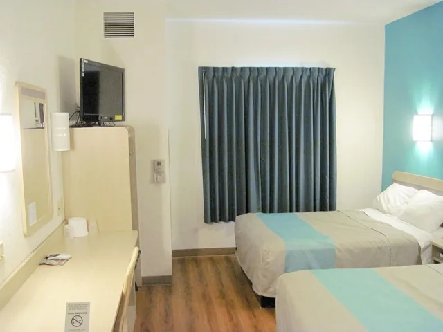 غرفة قياسية بسريرين مزدوجين للمدخنين، Motel6 Avoca, IA 1/6